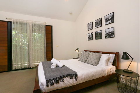 Buckets And Spades - Accommodation Gladstone 1