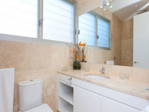 Clique 3 - Accommodation Gladstone 1