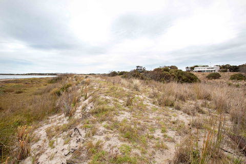 Coorong Aurora - Breathtaking Waterfront Escape - Accommodation Gladstone 1