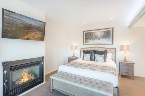 Eagle View Escape - Accommodation Gladstone 1