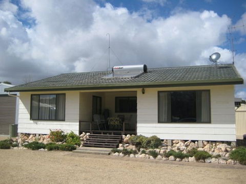 Easto's - Accommodation Gladstone 0