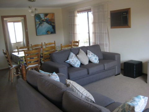 Easto's - Accommodation Gladstone 2