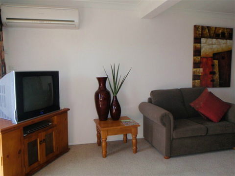Glenmore Lodge - Accommodation Gladstone 0