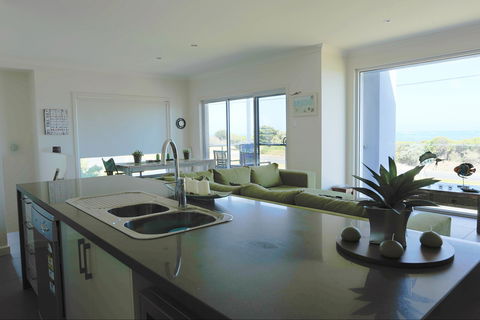 Horizons Part Of Blue Fin Holiday Homes - Accommodation Gladstone 1