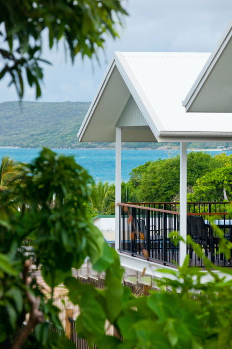 Island Villas And Apartments - Accommodation Gladstone 0