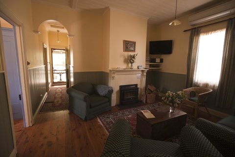 Laidlaw Cottage - Accommodation Gladstone 2