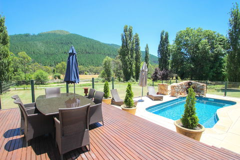 Mill Cottage - Wandiligong - Accommodation Gladstone 0