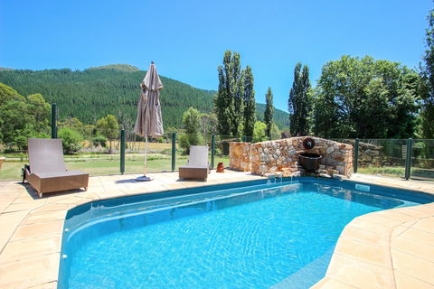 Mill Cottage - Wandiligong - Accommodation Gladstone 1