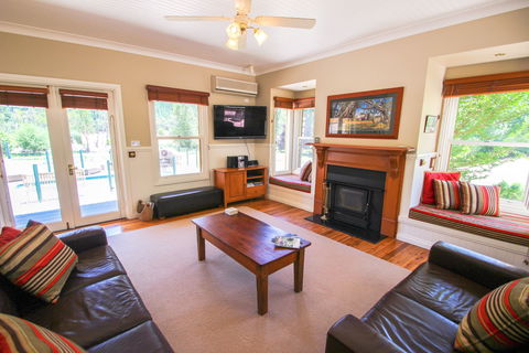 Mill Cottage - Wandiligong - Accommodation Gladstone 2