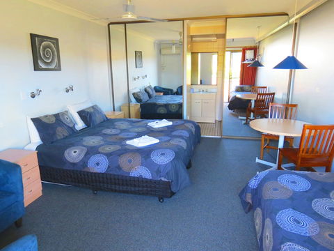 Sisleys Motel - Accommodation Gladstone 0