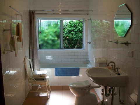 Stone Walls - Accommodation Gladstone 1