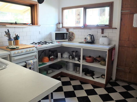 Stone Walls - Accommodation Gladstone 2