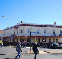 The Royal Hotel Grenfell - Accommodation Gladstone