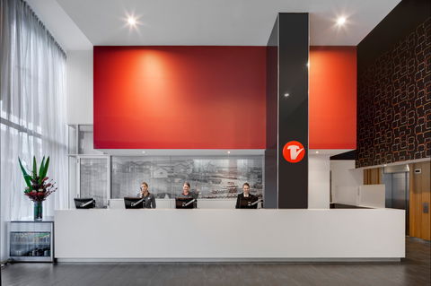 Travelodge Hotel Melbourne Docklands - Accommodation Gladstone 0