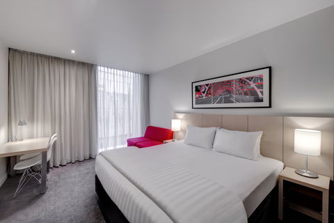 Travelodge Hotel Melbourne Docklands - Accommodation Gladstone 1