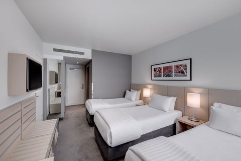 Travelodge Hotel Melbourne Docklands - Accommodation Gladstone 2