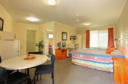 Byron Motor Lodge Motel - Accommodation Gladstone 2