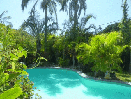 Tallow Beach Motel - Accommodation Gladstone 0