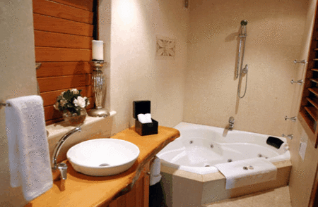Byron Blisshouse - Beach Villa - Accommodation Gladstone 1