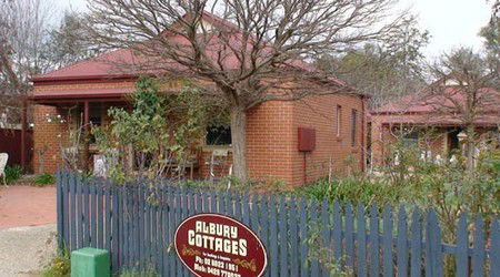 Albury Cottages - Accommodation Gladstone 0