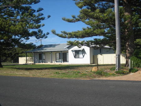 Busselton Beachfront - Accommodation Gladstone 0