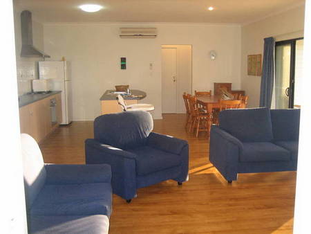 Busselton Beachfront - Accommodation Gladstone 1