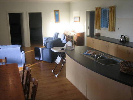 Busselton Beachfront - Accommodation Gladstone 2