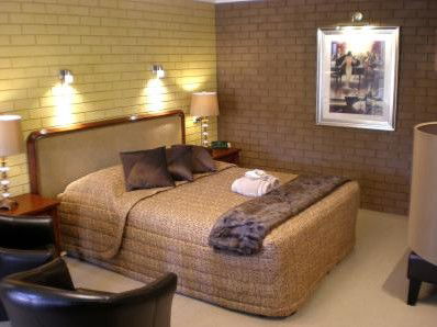 Estelle Kramer Motor Inn - Accommodation Gladstone 0