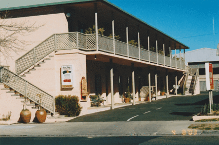 New England Motor Inn - Accommodation Gladstone 0