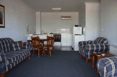 New England Motor Inn - Accommodation Gladstone 3