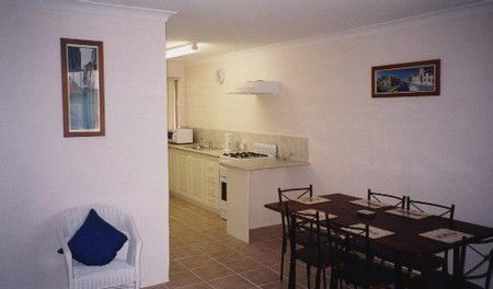 JJ's Holiday Cottages - Butler Street - Accommodation Gladstone 2