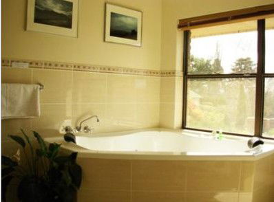Bathurst Heights Bed And Breakfast - Accommodation Gladstone 3