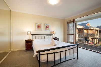 The Royal Palms Residence And Resort - Accommodation Gladstone 1