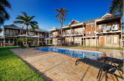 The Royal Palms Residence And Resort - Accommodation Gladstone 3