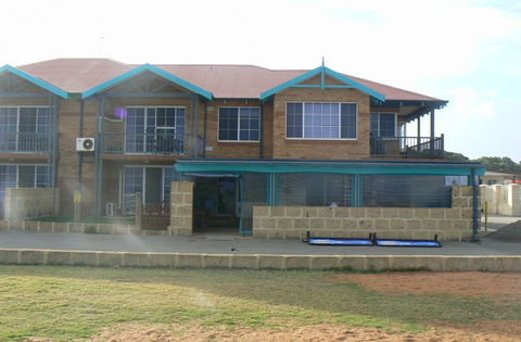 Seaspray Beach Holiday Park - Accommodation Gladstone 0