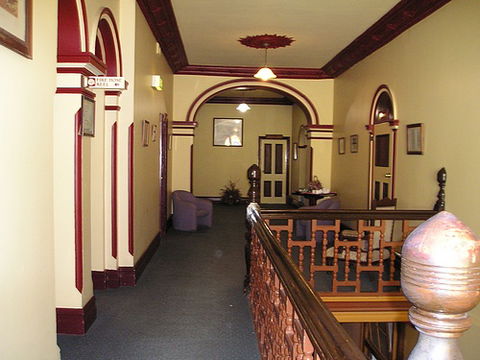 Shamrock Hotel - Accommodation Gladstone 0