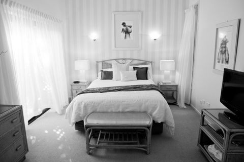 Headlands Beach Guest House - Accommodation Gladstone 2