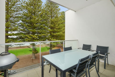 24 The Breeze - Sea Views Right In The Heart Of Victor Harbor - Accommodation Gladstone 0