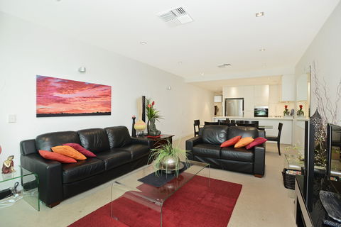 24 The Breeze - Sea Views Right In The Heart Of Victor Harbor - Accommodation Gladstone 2