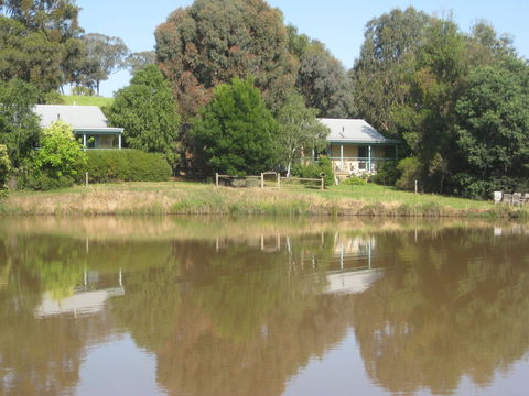 Athlone Country Cottages - Accommodation Gladstone 0
