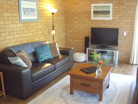Beachcomber Apartments - Accommodation Gladstone 0