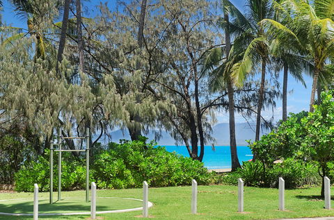 By The Sea Port Douglas - Accommodation Gladstone 0