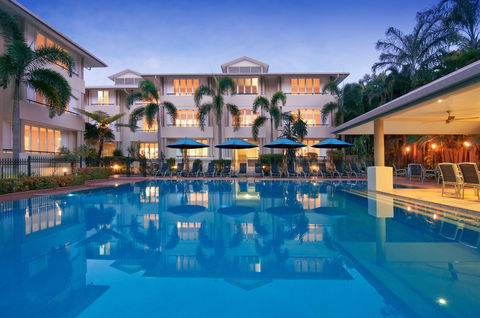Cayman Villas Port Douglas - Accommodation Gladstone 0