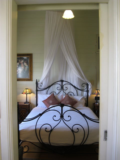 Classique Bed And Breakfast - Accommodation Gladstone 1