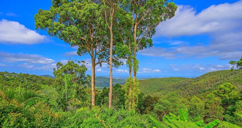 Cloud 9 Cliff Top Eagle Heights - Accommodation Gladstone 1