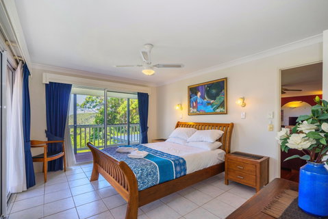 Cloud 9 Cliff Top Eagle Heights - Accommodation Gladstone 2