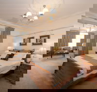 Cobb  Co Court Boutique Hotel - Accommodation Gladstone