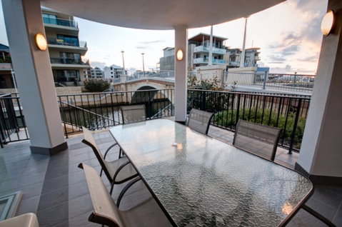 Dolphin Quay 3 Bedroom Apartment - Accommodation Gladstone 1