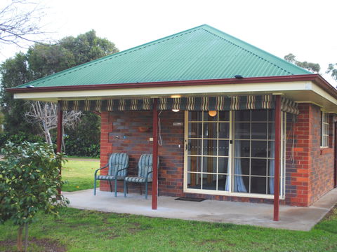 Factory Lane Bed & Breakfast - Accommodation Gladstone 0
