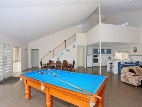 Falcon By The Bay - Accommodation Gladstone 0